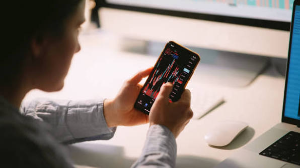 Veldenor-Trader bewältigen starke Marktbewegungen mit moderner Trading-Technologie